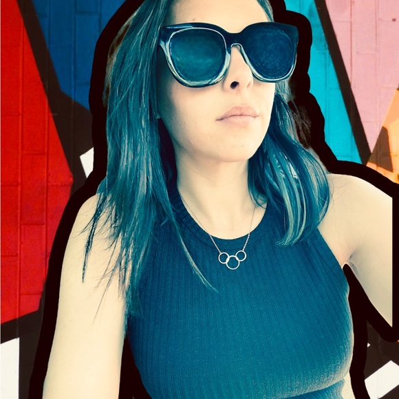 Meet your Posher, Courtney - Picture 1 of 5